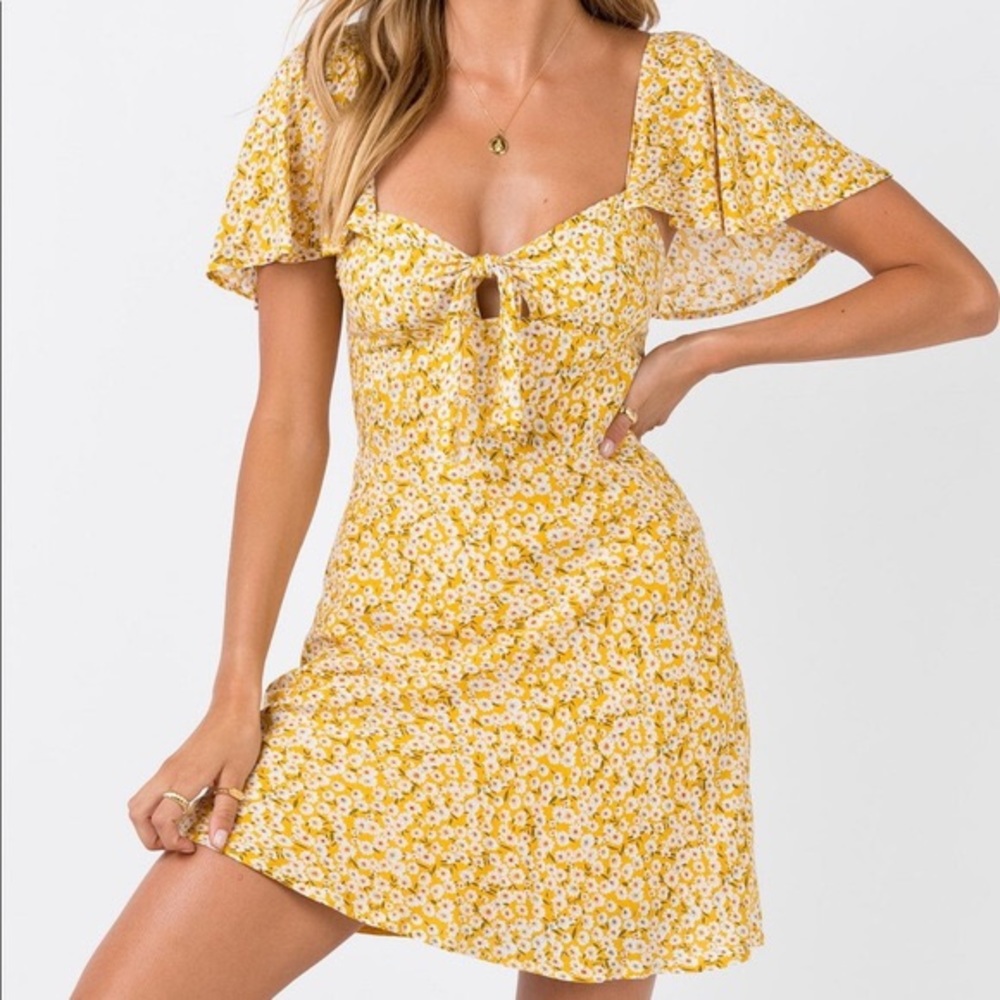 💫SOLD💫 Princess Polly Yellow Floral Dress